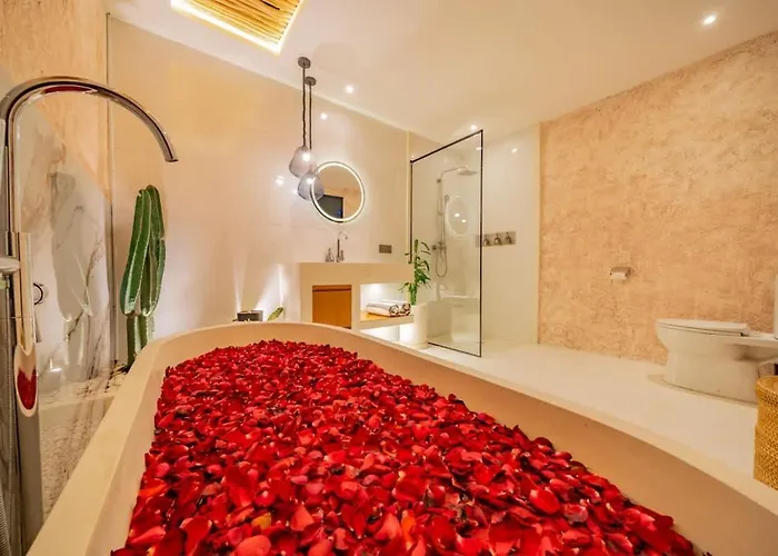3br W- Private Pool & Sun Loungers *