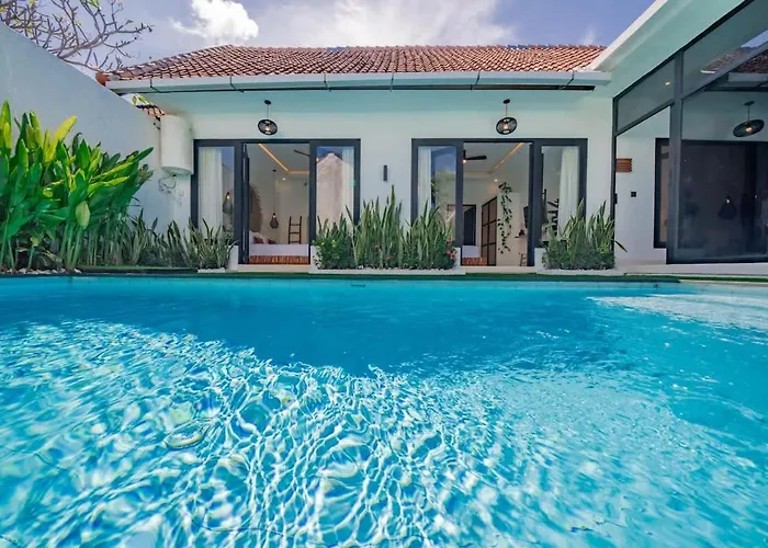 فيلة 3br W- Private Pool & Sun Loungers سمينياك