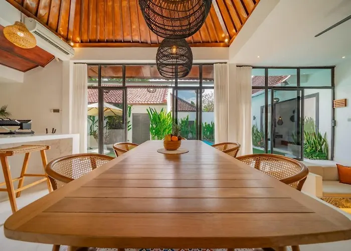 3br W- Private Pool & Sun Loungers سمينياك