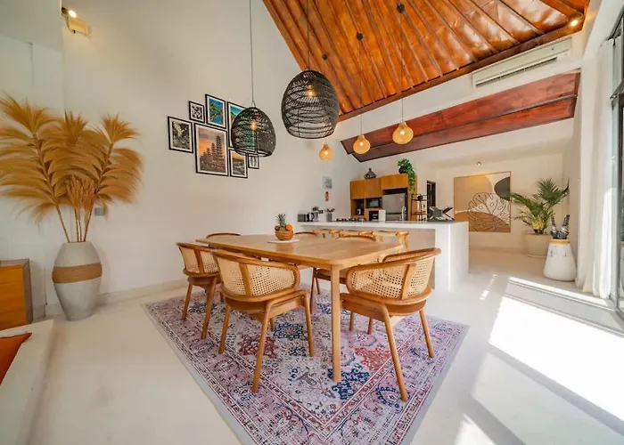 3br W- Private Pool & Sun Loungers سمينياك