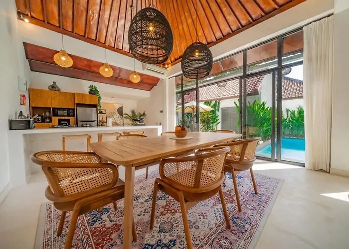 3br W- Private Pool & Sun Loungers *